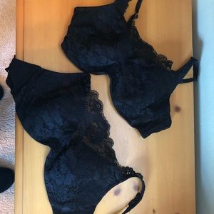 Two Soma black lace décolleté bras 36C